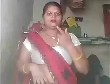 Hot Housewife Bhabhi Mahalakshmi Exposing Bubbly Navel And Milky Cleavage